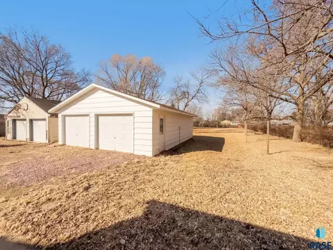 121 S Pleasant St, Canton, SD 57013 photo 21