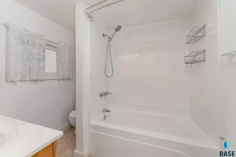 121 S Pleasant St, Canton, SD 57013 photo 11