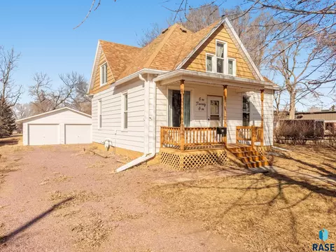 121 S Pleasant St, Canton, SD 57013 photo 1