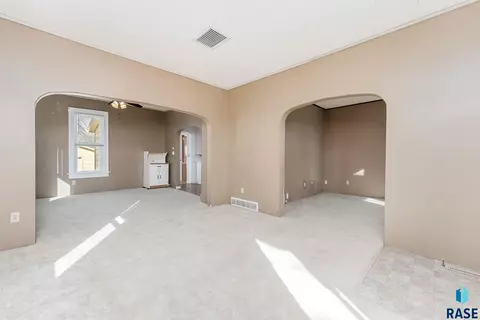 121 S Pleasant St, Canton, SD 57013 photo 3