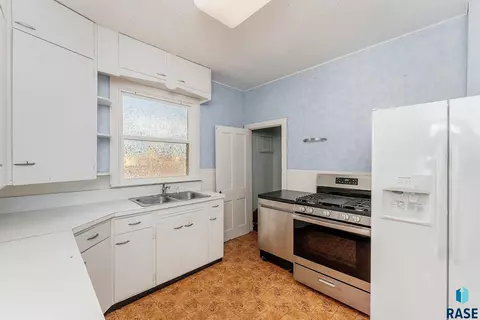 121 S Pleasant St, Canton, SD 57013 photo 9