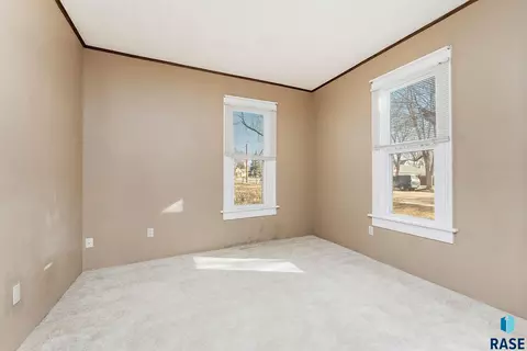 121 S Pleasant St, Canton, SD 57013 photo 4