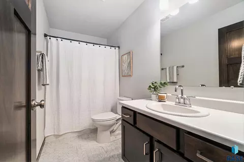 8033 E Tencate Pl, Sioux Falls, SD 57110 photo 16