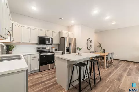 8033 E Tencate Pl, Sioux Falls, SD 57110 photo 6