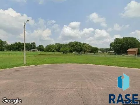 603 S Elm Ct, Parker, SD 57053 photo 2