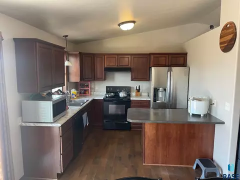 1213 N Broken Bow Ave, Sioux Falls, SD 57103 photo 6