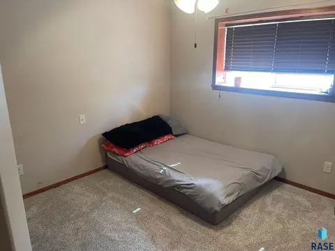1213 N Broken Bow Ave, Sioux Falls, SD 57103 photo 8