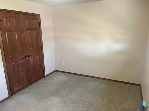 1213 N Broken Bow Ave, Sioux Falls, SD 57103 photo 10