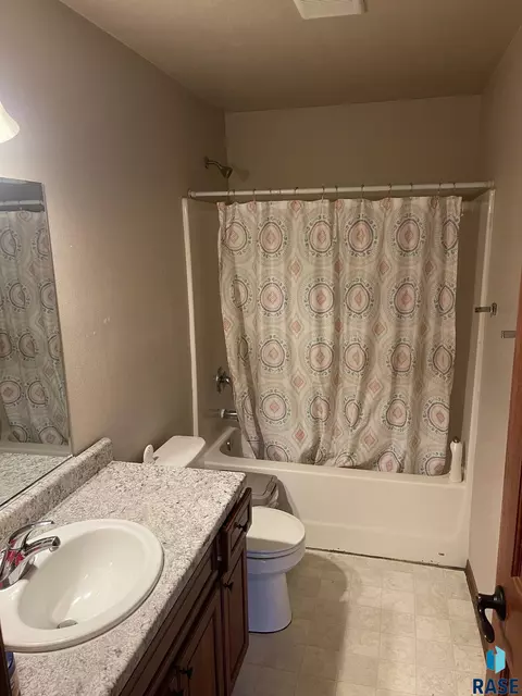 1213 N Broken Bow Ave, Sioux Falls, SD 57103 photo 11