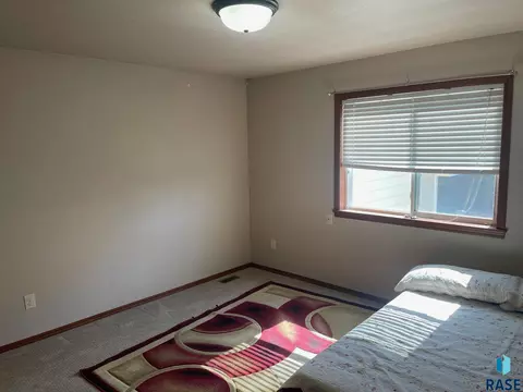 1213 N Broken Bow Ave, Sioux Falls, SD 57103 photo 17