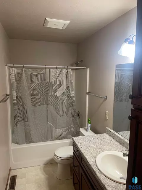 1213 N Broken Bow Ave, Sioux Falls, SD 57103 photo 19