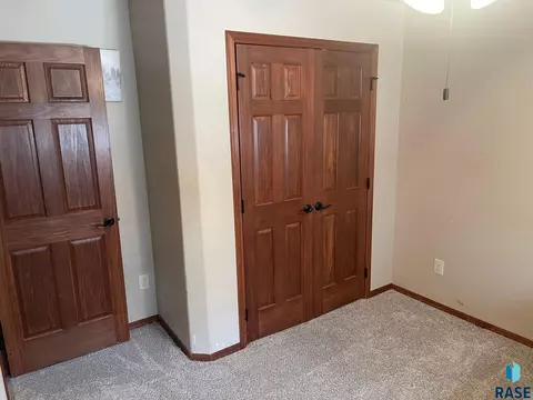 1213 N Broken Bow Ave, Sioux Falls, SD 57103 photo 7
