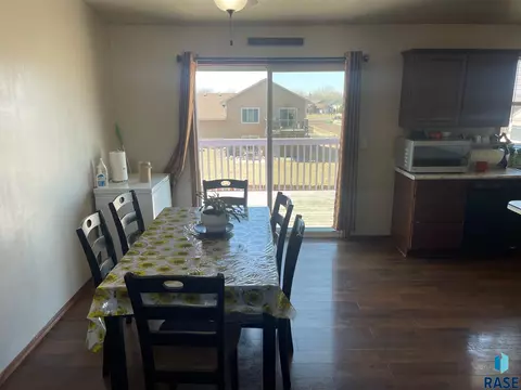 1213 N Broken Bow Ave, Sioux Falls, SD 57103 photo 5