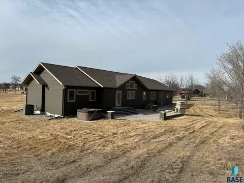 Exterior - 415 Linden Dr, Madison, SD 57042 photo 2 of 5