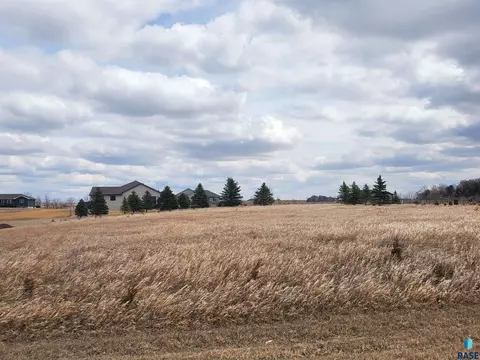 26166 E Sunset Ct, Canistota, SD 57012