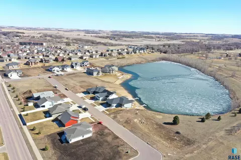 607 E Lakeview Dr, Brandon, SD 57005 photo 4