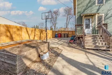 415 E 3rd St, Canton, SD 57013 photo 5