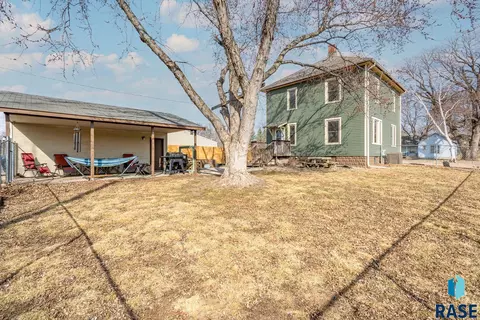 415 E 3rd St, Canton, SD 57013 photo 3