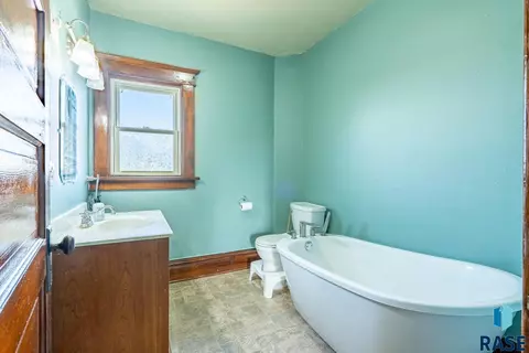415 E 3rd St, Canton, SD 57013 photo 32