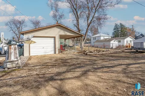 415 E 3rd St, Canton, SD 57013 photo 7