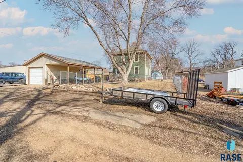 415 E 3rd St, Canton, SD 57013 photo 8