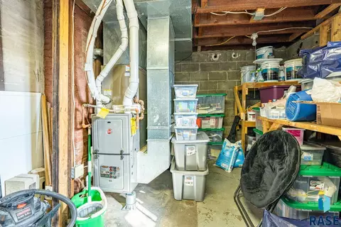 415 E 3rd St, Canton, SD 57013 photo 33
