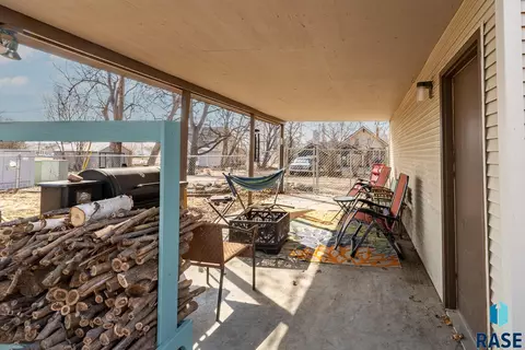415 E 3rd St, Canton, SD 57013 photo 9