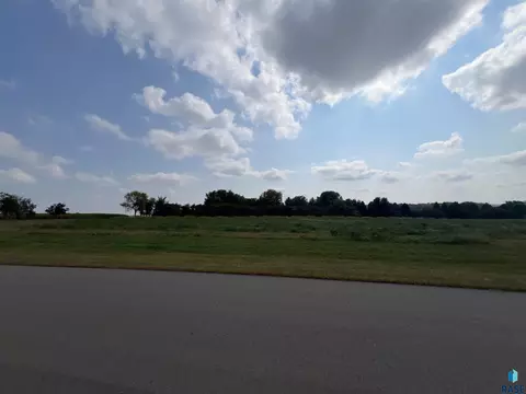 1454 Wild Rose Trl, Luverne, MN 56156