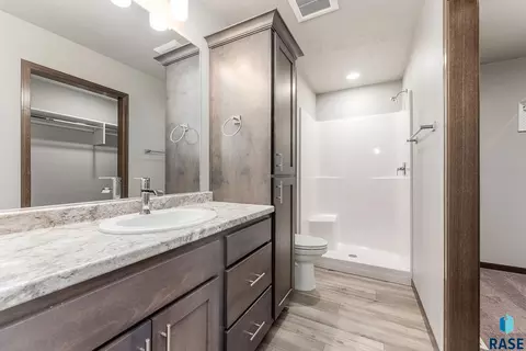 Bath - 1315 N Kenley Pl, Tea, SD 57064 photo 1 of 3