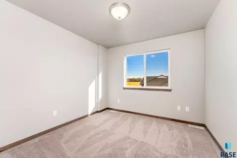 Bedroom - 1315 N Kenley Pl, Tea, SD 57064 photo 4 of 6