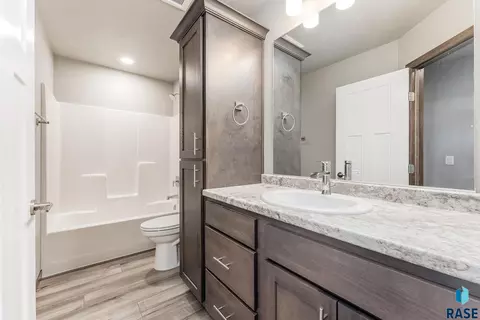 Bath - 1315 N Kenley Pl, Tea, SD 57064 photo 2 of 3