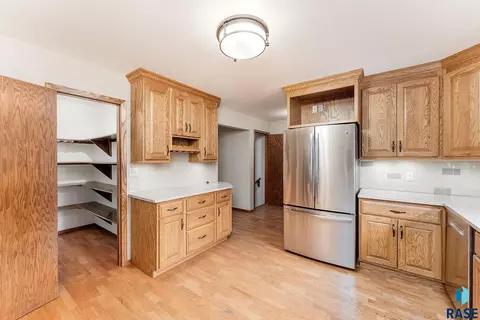 2305 E 54th St, Sioux Falls, SD 57103 photo 4