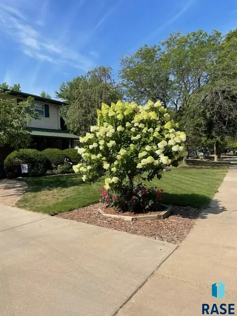 2305 E 54th St, Sioux Falls, SD 57103 photo 13