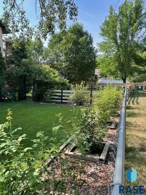 2305 E 54th St, Sioux Falls, SD 57103 photo 17
