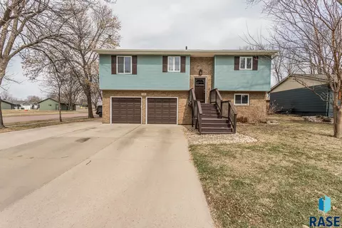 530 W Apple St, Tea, SD 57064 photo 1