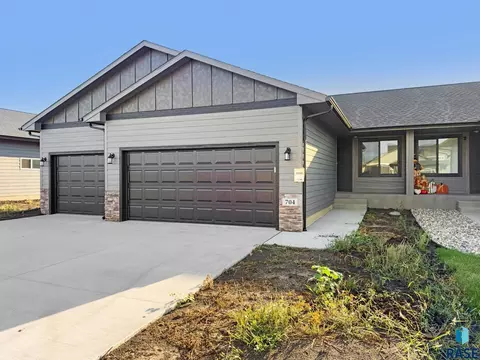 704 N Independent St, Lennox, SD 57039