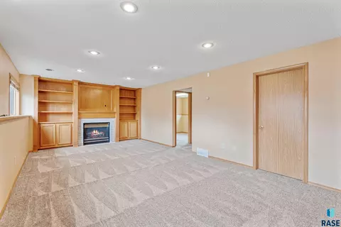 705 N Poplar Ave, Tea, SD 57064 photo 17