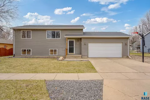 705 N Poplar Ave, Tea, SD 57064 photo 1
