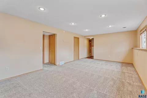 705 N Poplar Ave, Tea, SD 57064 photo 18