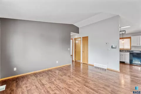 705 N Poplar Ave, Tea, SD 57064 photo 5