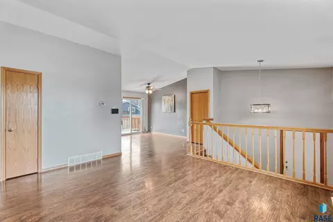 705 N Poplar Ave, Tea, SD 57064 photo 4