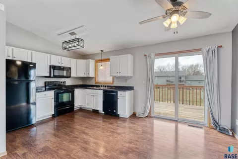 705 N Poplar Ave, Tea, SD 57064 photo 7