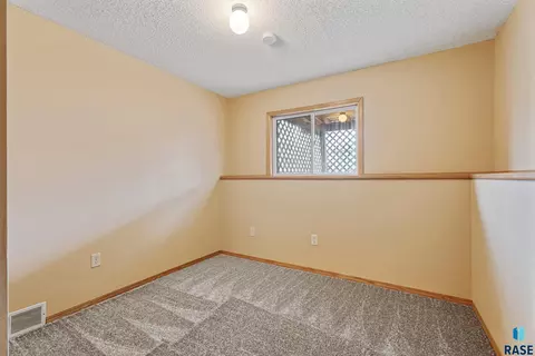 705 N Poplar Ave, Tea, SD 57064 photo 21