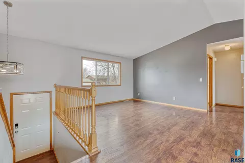 705 N Poplar Ave, Tea, SD 57064 photo 2