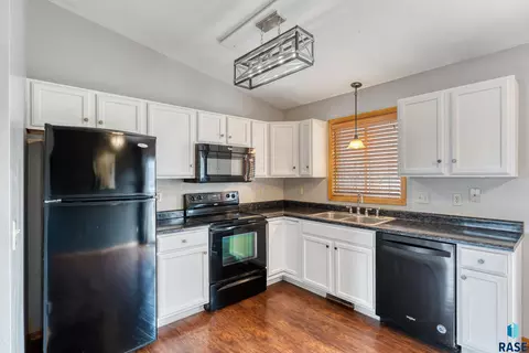 705 N Poplar Ave, Tea, SD 57064 photo 8