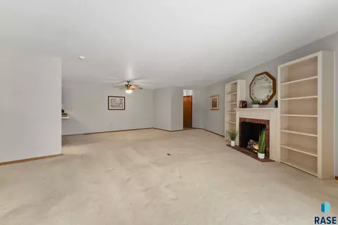 4601 S Oxbow Ave #302, Sioux Falls, SD 57106 photo 2