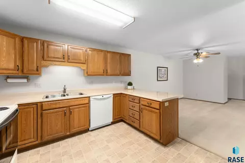 4601 S Oxbow Ave #302, Sioux Falls, SD 57106 photo 12