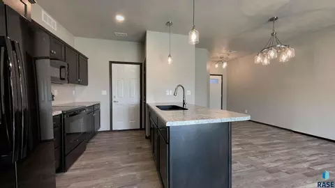 6801 W 6801-6807 W Gresford Pl, Sioux Falls, SD 57106 photo 5