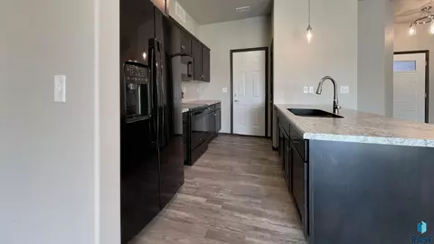 6801 W 6801-6807 W Gresford Pl, Sioux Falls, SD 57106 photo 4