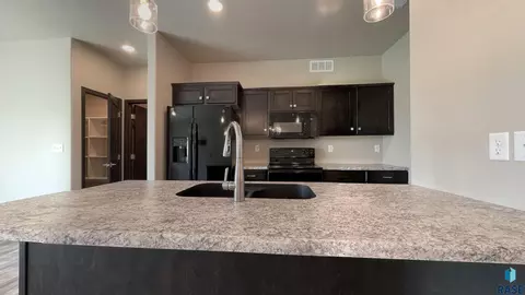 6801 W 6801-6807 W Gresford Pl, Sioux Falls, SD 57106 photo 3